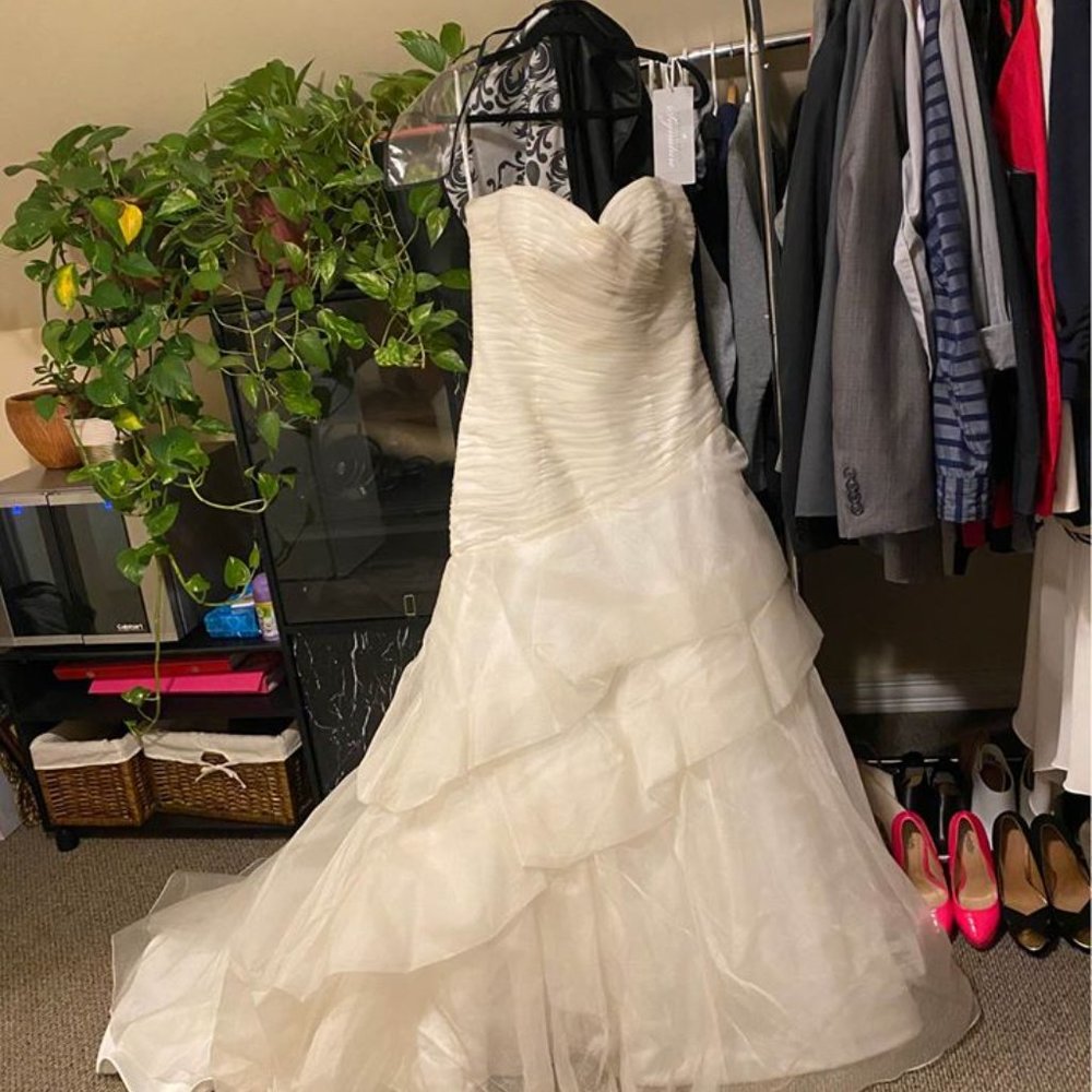 BRAND NEW WEDDING GOWN (NEVER BEEN WORN) WITH TAGS